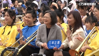 大學姐回來了！　蔡英文驚喜現身中山女高校慶