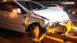 疑疲勞駕駛衝撞路邊車輛　保齡球式撞毀7車