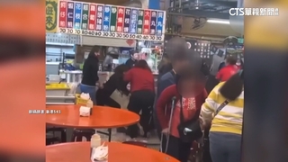 名景點華僑市場7人亂毆　遊客嚇壞拄拐杖逃離