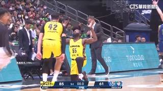 超扯壓哨球　曼尼高投進遙遠"謝天"三分彈