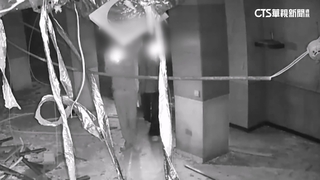 年輕人闖馬公精華區火災廢墟「探險」　屋主揚言提告