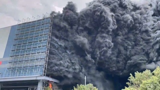 台中全聯未完工倉儲發生嚴重火警　濃煙竄向彰化　中、彰環保局示警