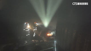 興建中倉儲大火　疑似地下室「保溫建材」快速延燒