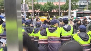 「我要民主退回惡法！」　逾萬青鳥無懼低溫集結立院外