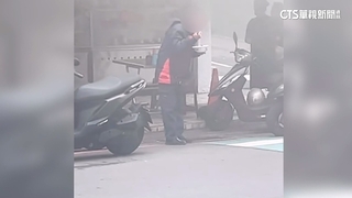 就是這麼餓！　麵店火災「男客人淡定捧碗繼續吃」