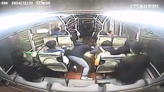 公車急剎！乘客彈飛受傷　業者：為閃避前車願賠償