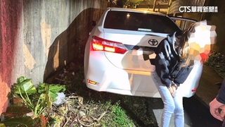 女昏睡車內突加速逃　警破窗逮人搜出「喪屍煙彈」