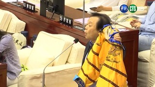 柯文哲電腦檔名用「朕」　 王世堅憶曾送龍袍：不勝唏噓