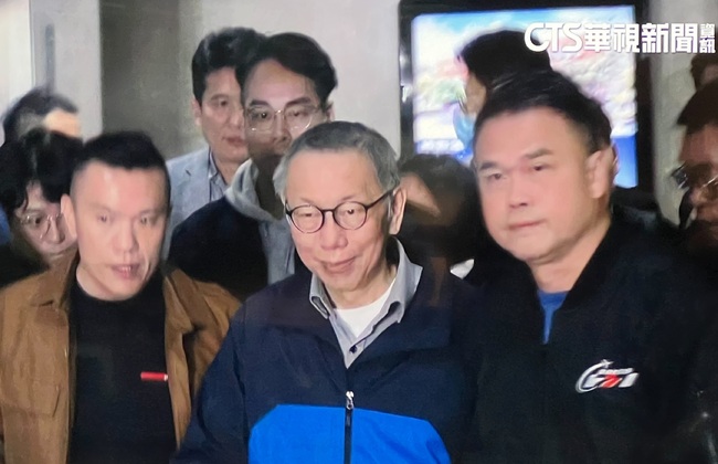 3000萬清點完畢！ 柯文哲交保獲釋「微笑揮手」步出北院　 | 華視新聞