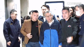 關押114天終能返家！柯文哲笑著出北院　一度踉蹌