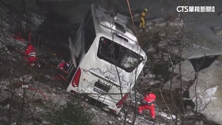 挪威巴士失控滑出公路衝冰湖　至少3人死亡
