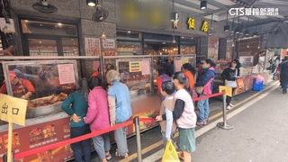 春節將至！　萬巒豬腳一條街湧現購買人潮