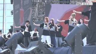 韓國女團2NE1成員DARA抵高雄！　粉絲熱情接機