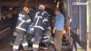 國道車禍事故　小客車疑自撞再遭小貨車追撞