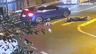 抱1歲孫女走斑馬線遭車撞飛　阿公重摔負傷急救孫