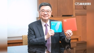 海藍色卡片「貪食蛇」為靈感　蛇年政院賀卡曝光