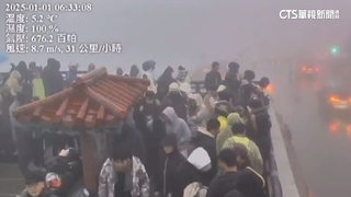 不畏低溫！武嶺跨年.搶看日出　停車場塞爆警趕違停