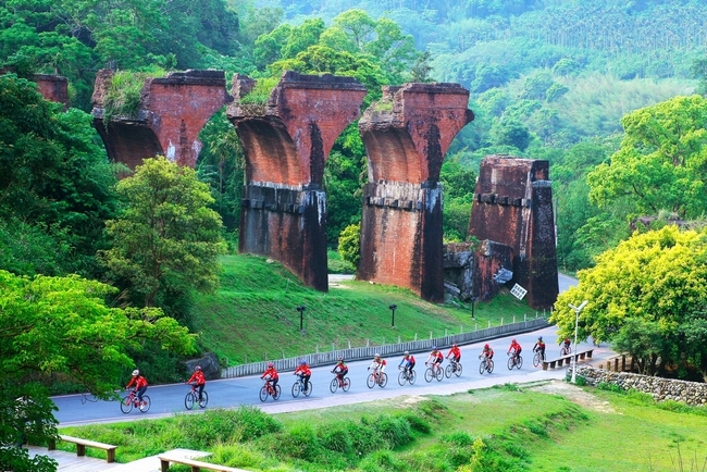 10大春節出遊景點／苗栗不只採草莓！ 還可體驗鐵道自行車「遠眺龍騰斷橋」 | 華視新聞