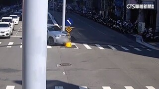 台中「行人庇護島」2個月16車自撞　消基會建議：增反光條