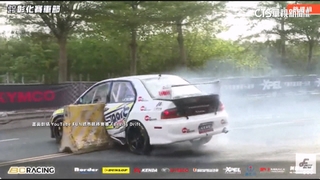 彰化賽車節碰撞意外！　車手迴轉甩尾慘撞護欄