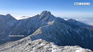合歡山降雪遊客堆雪人　玉山主峰積雪2公分