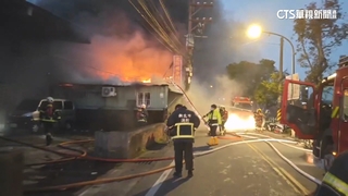 樹林機車行清晨祝融　1樓起火狂竄黑煙