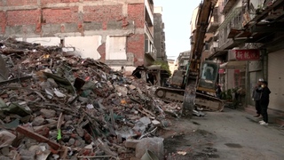 三重建案挖地釀鄰屋倒塌　住戶見家園全毀崩潰