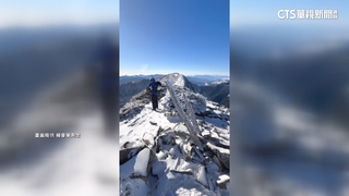 雪山主峰-6度下雪了！　步道白雪覆蓋　民眾搶拍