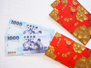 紅包怎麼包？民俗專家提醒「袋別封口」 直、橫式用法不同