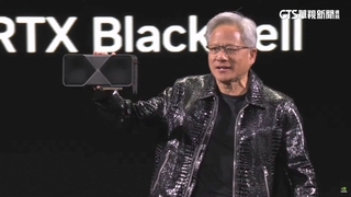 穿新皮夾克！　黃仁勳亮相輝達RTX最強新顯卡