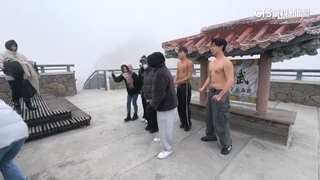 大學生夜衝武嶺打赤膊嗨舞　遊客爬山壁拍殘雪恐挨罰