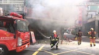 早餐店打烊清掃突竄火　老闆娘燙傷送醫