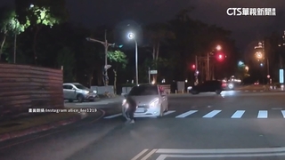 竹北行人地獄？　轎車險撞飛婦.行人遭撞差點成輪下魂