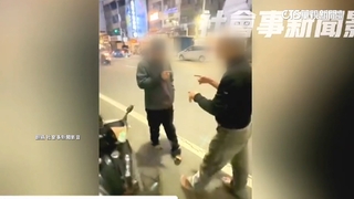 男追撞下車查看　未拉手剎再撞店家還毆被害者逃逸