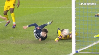 超奇葩進球！　Ivanovic倒地「彈塗魚式」頭槌