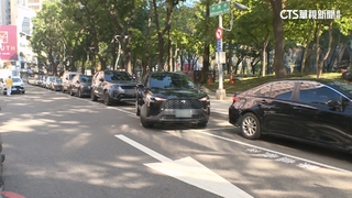 草悟道上演「漁翁得利」？　2女搶車位...第3人停走！