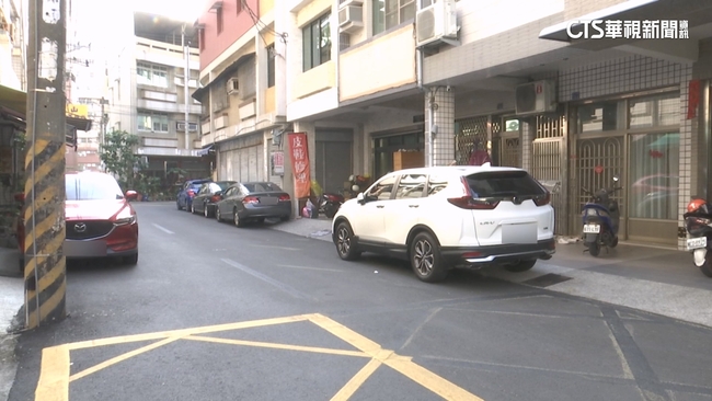 車停騎樓狂被檢舉！改停路旁卻擋垃圾車　住戶困擾急陳情 - 華視新聞網