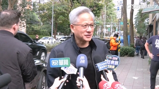 一口都沒吃到！　黃仁勳逛逢甲夜市寸步難行空腹離開