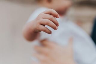 「剴剴案」劉姓保母姊妹再涉虐2童　布條綑綁四肢、逼蹲馬步站立