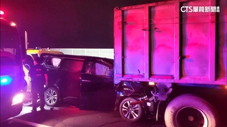 台88晚間3車連環撞　百萬休旅車遭夾擊2傷送醫