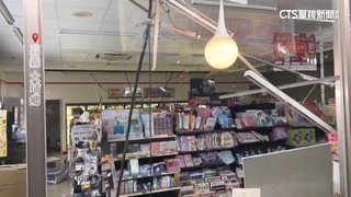 台南楠西猛搖！超商貨架全倒　賣場落地窗碎滿人行道