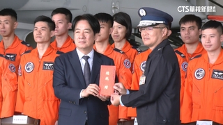 賴總統春節前勗勉　赴台東視導部隊.頒發加菜金