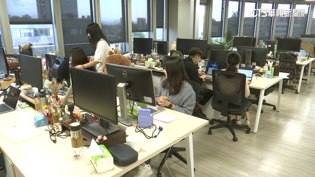 7成5勞工滿意現在工作　3成7常加班　每月加班14.7小時 | 華視新聞