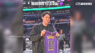 佐佐木朗希到湖人主場看球　詹皇上前寒暄！