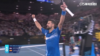 Djokovic忍傷逆轉勝Alcaraz　挺進澳網4強
