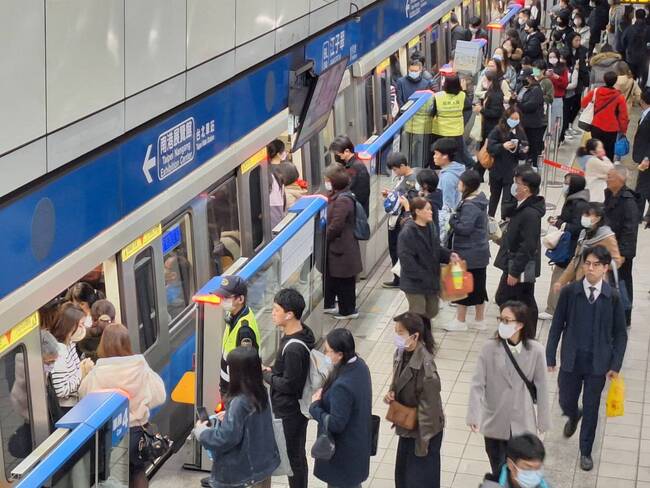 你中了嗎? 捷運4大NG行為 北捷尖峰時段加強宣導3重點 | 華視新聞