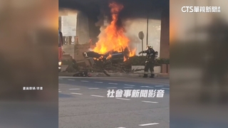 酒駕男自撞分隔島「火燒車」　上班尖峰害塞車