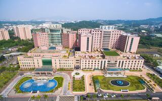 義大醫院升格第23家醫學中心　門急診將調漲為420、750元