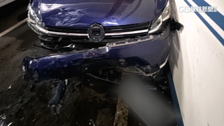 下坡車突撞2汽車2重機　受害車主嘆：過年沒車用