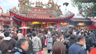 初一求發財金　紫南宮人求金逾300m　廟方估計10萬人